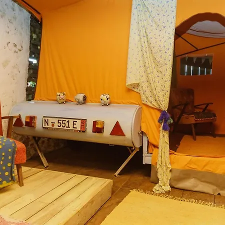 Kamp Vintage Loving House